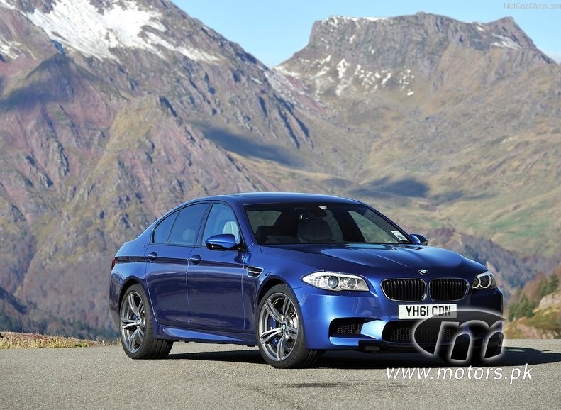 BMW-M5_UK_Version_2012 wallpaper